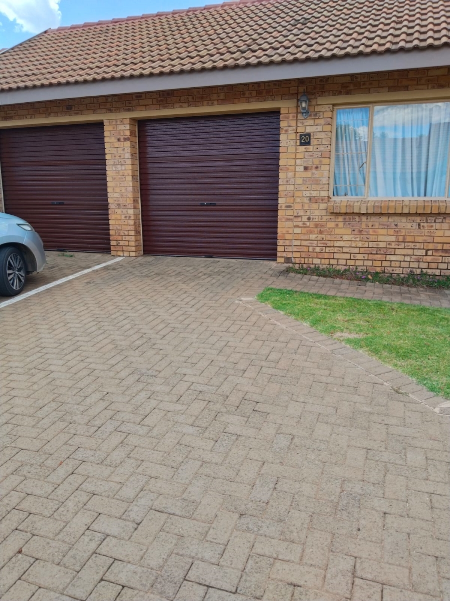 3 Bedroom Property for Sale in Langenhovenpark Free State